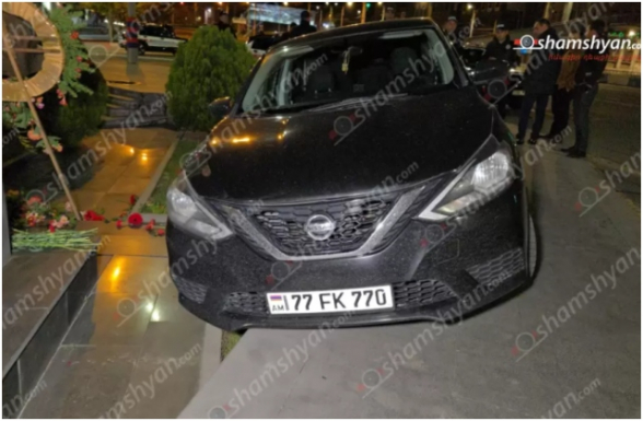 Երևանում «Nissan»-ը դուրս է եկել երթևեկելի գոտուց և հայտնվել ՆԳՆ գլխավոր մուտքի մոտ